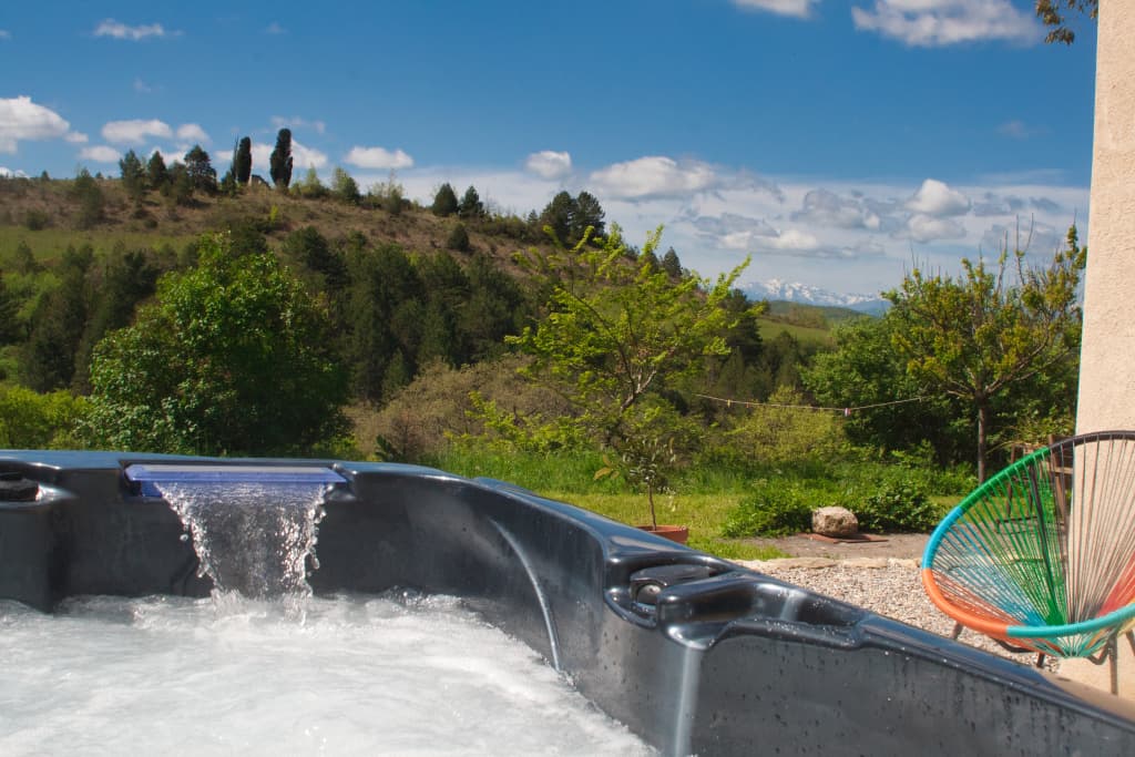 SPA Alina type Jacuzzi aux gîtes de Terres de Barréjat