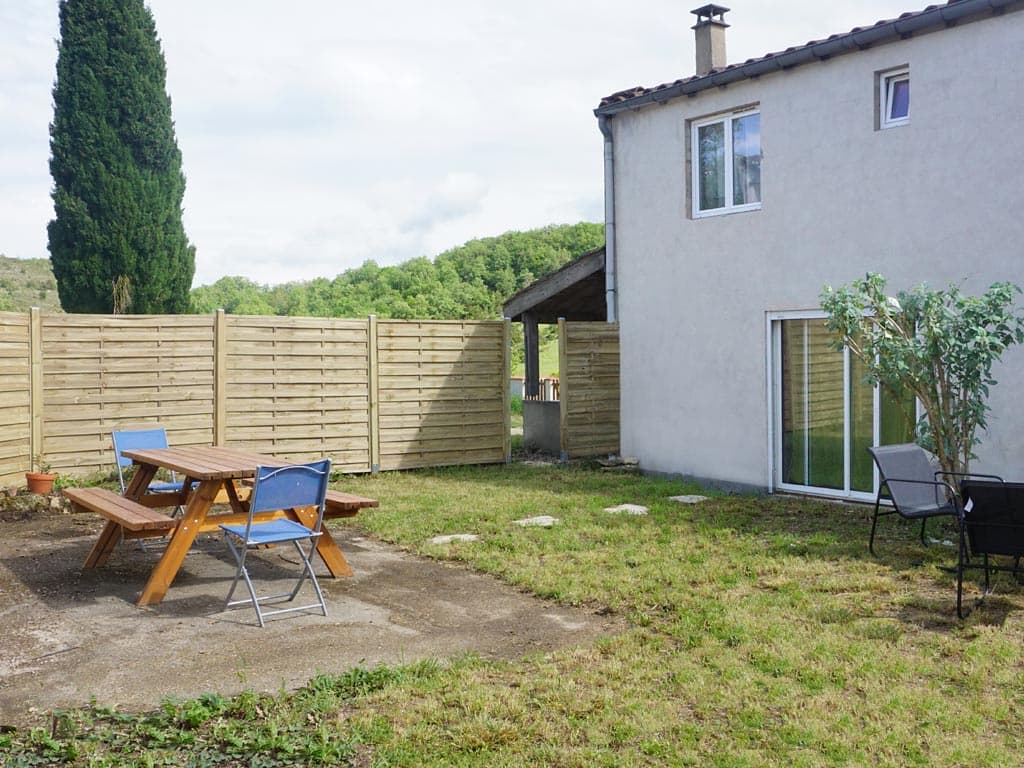 Photo du jardin privatif du gîte Le Cypres